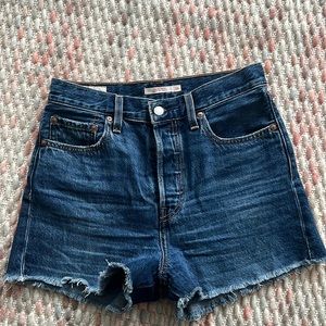 Levi’s ribcage shorts size 28